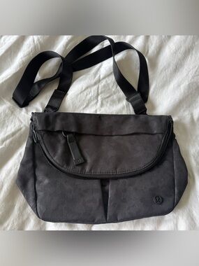 Lululemon Festival 5L Bag Black/Camo Subtle-Print Belt Bag